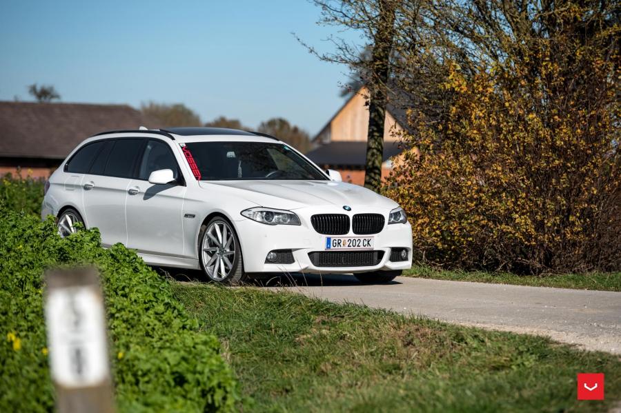  BMW 5-Series Touring on Vossen Wheels (CVT) 2016 года  (фото 10 из 17)